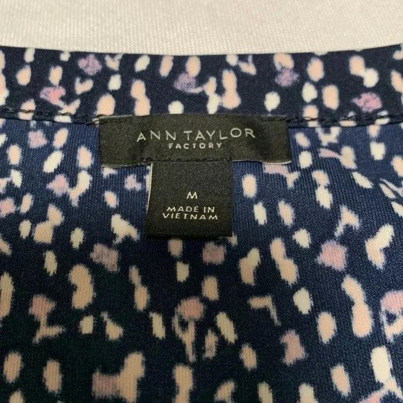 Ann Taylor Women’s Blouse, Size M. - Picture 2 of 3